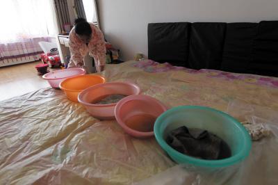 灵台楼上漏水，住户失联，小区没物管，业主维权难！律师来支招……